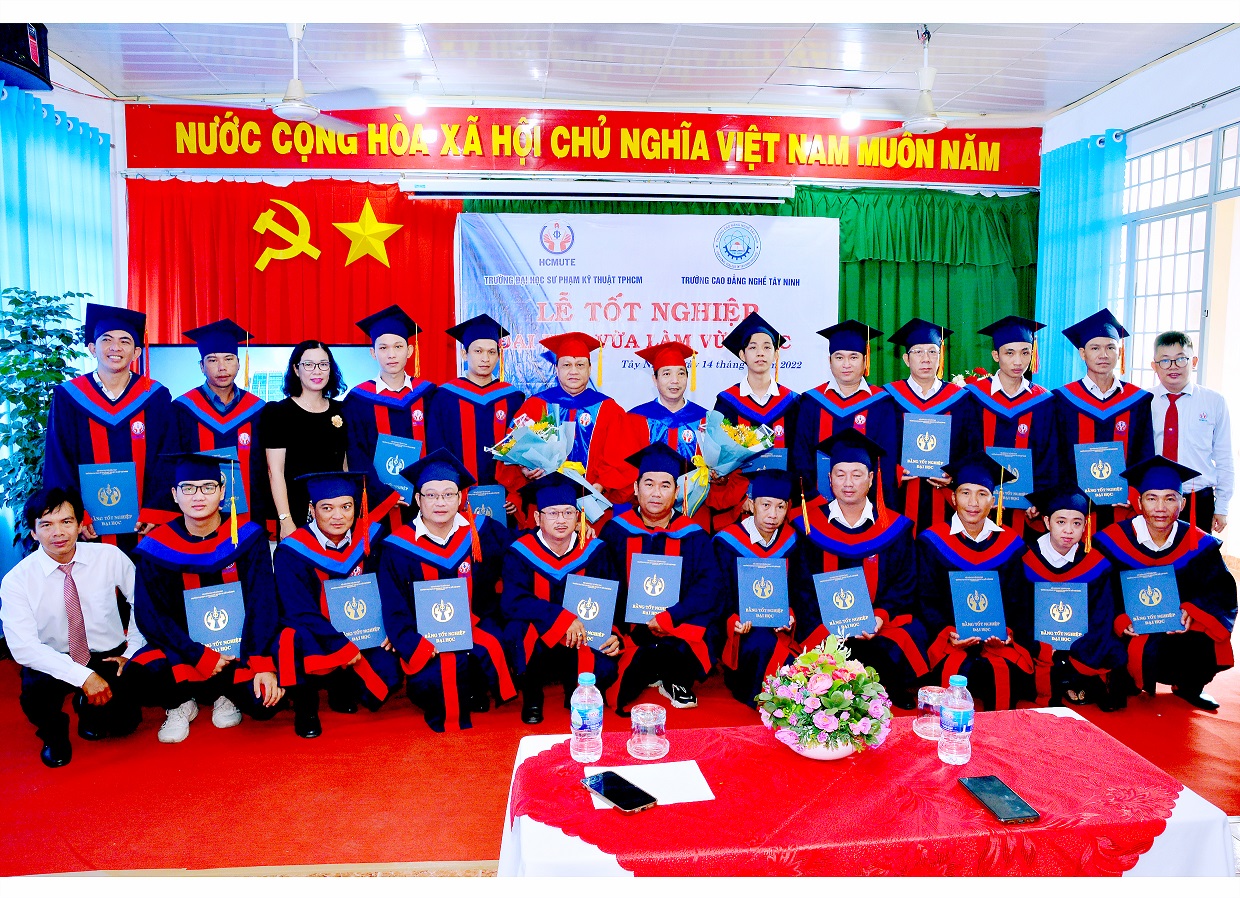 Lễ Tốt nghiệp Đại học Vừa làm vừa học của Trường Đại học sư phạm kỹ thuật TPHCM