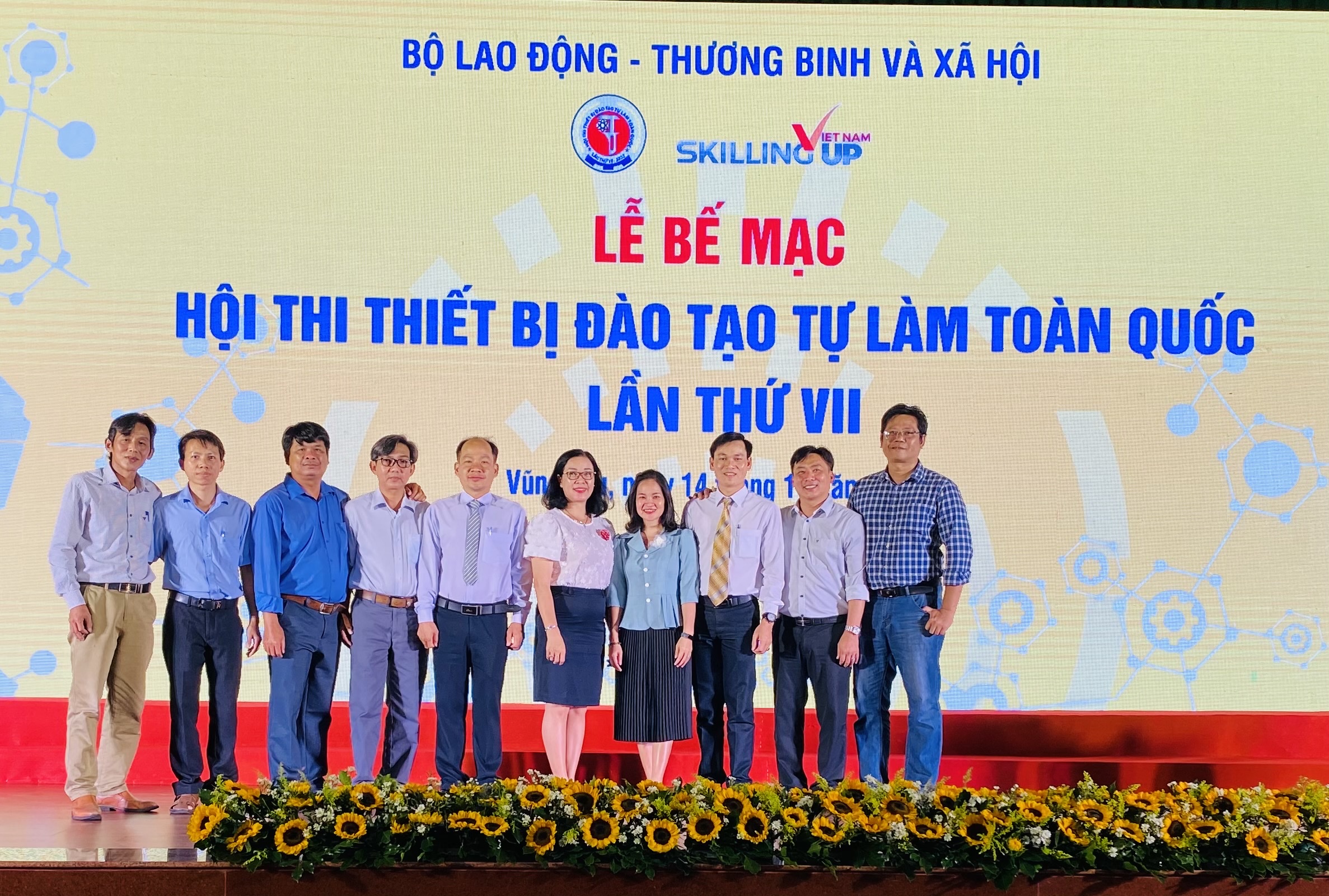 LỄ BẾ MẠC HỘI THI THIẾT BỊ ĐÀO TẠO TỰ LÀM TOÀN QUỐC  LẦN THỨ VII NĂM 2022