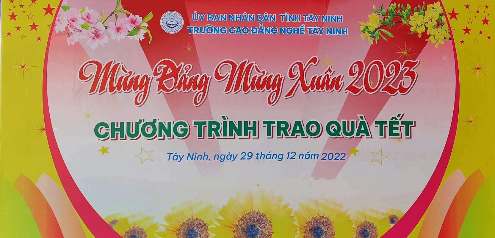 CHƯƠNG TRÌNH TRAO QUÀ TẾT QUÝ MÃO 2023 CHO HSSV