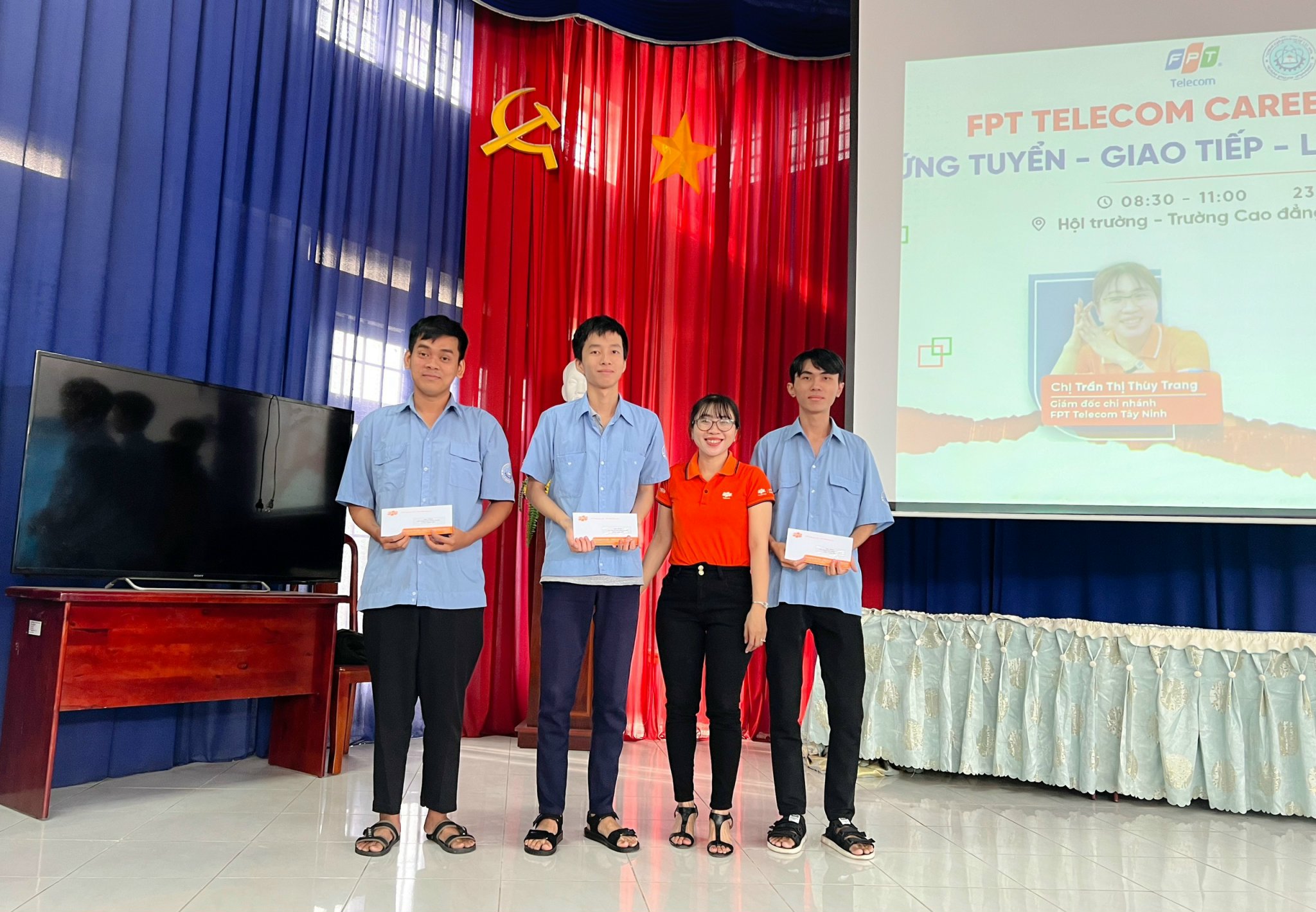 Chương trình FPT Telecom Career Booming "Ứng tuyển - Giao tiếp - Làm việc hiệu quả" và Trao học bổng cho HSSV