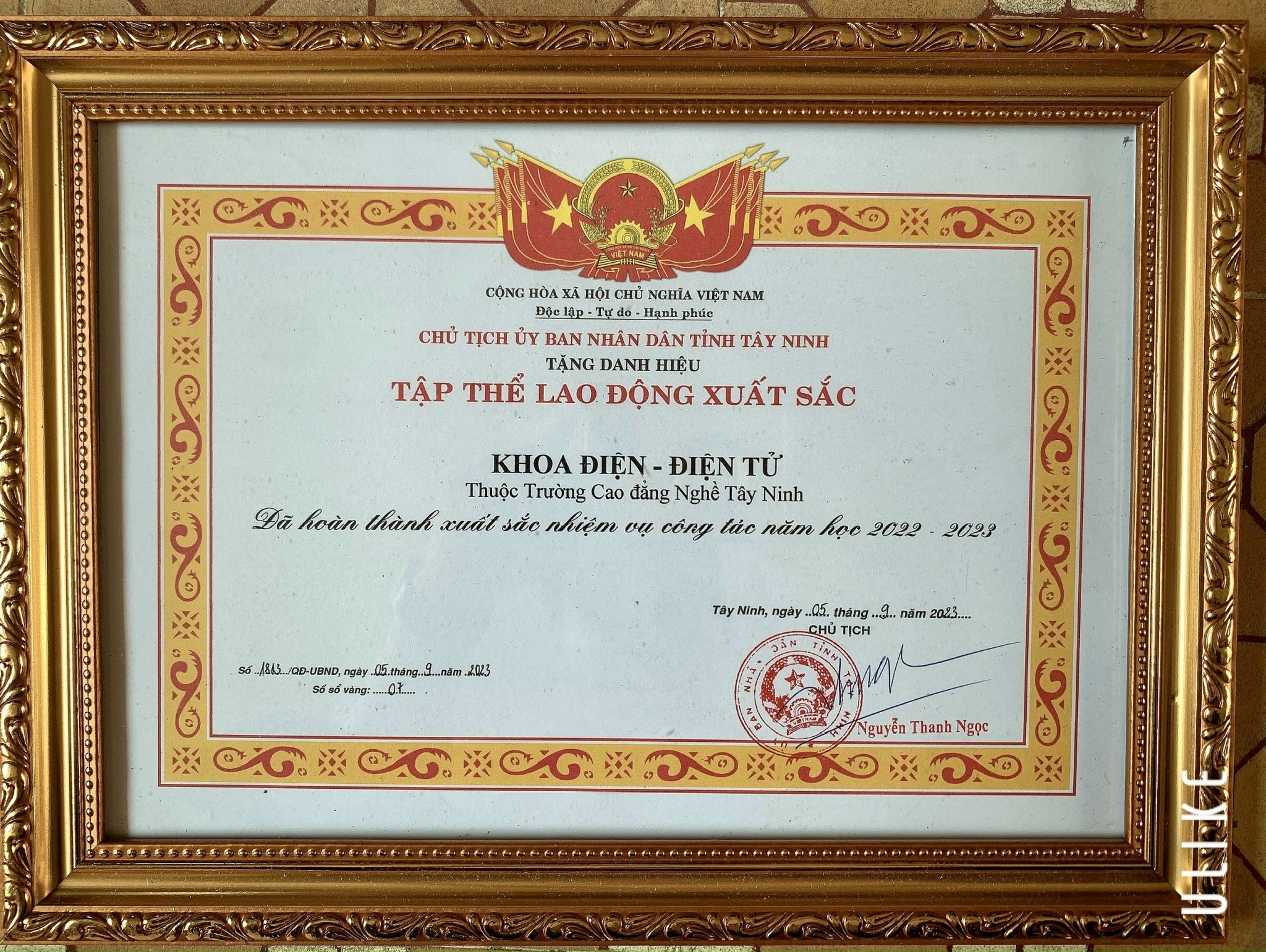 Khoa Điện - Điện tử Trường Cao đẳng nghề Tây Ninh nhận Danh hiệu Tập thể lao động xuất sắc của Chủ tịch UBND Tỉnh Tây Ninh năm học 2022-2023