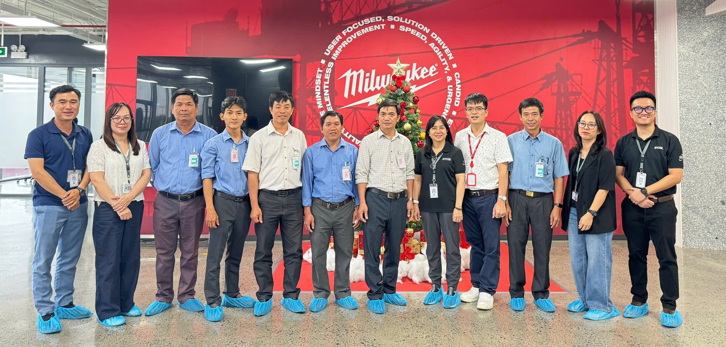 GIẢNG VIÊN KHOA ĐIỆN – ĐIỆN TỬ THAM QUAN CÔNG TY TTI VIỆT NAM